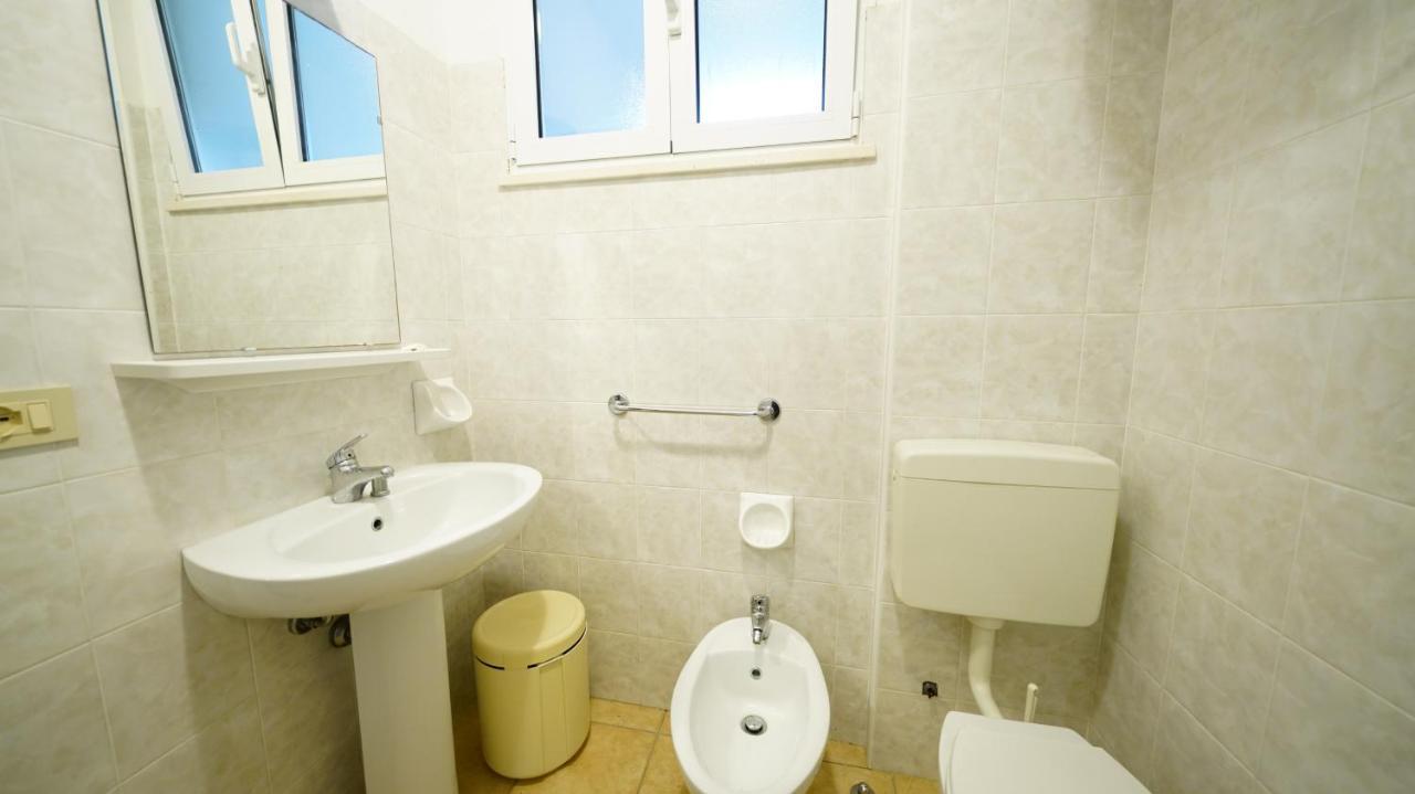 Residenza Holiday Лидо-дельи-Эстенси Экстерьер фото