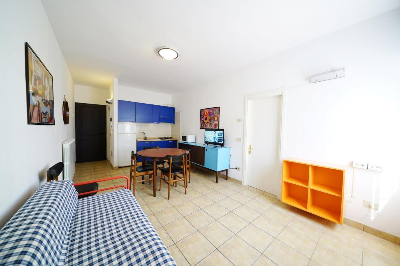 Residenza Holiday Лидо-дельи-Эстенси Экстерьер фото