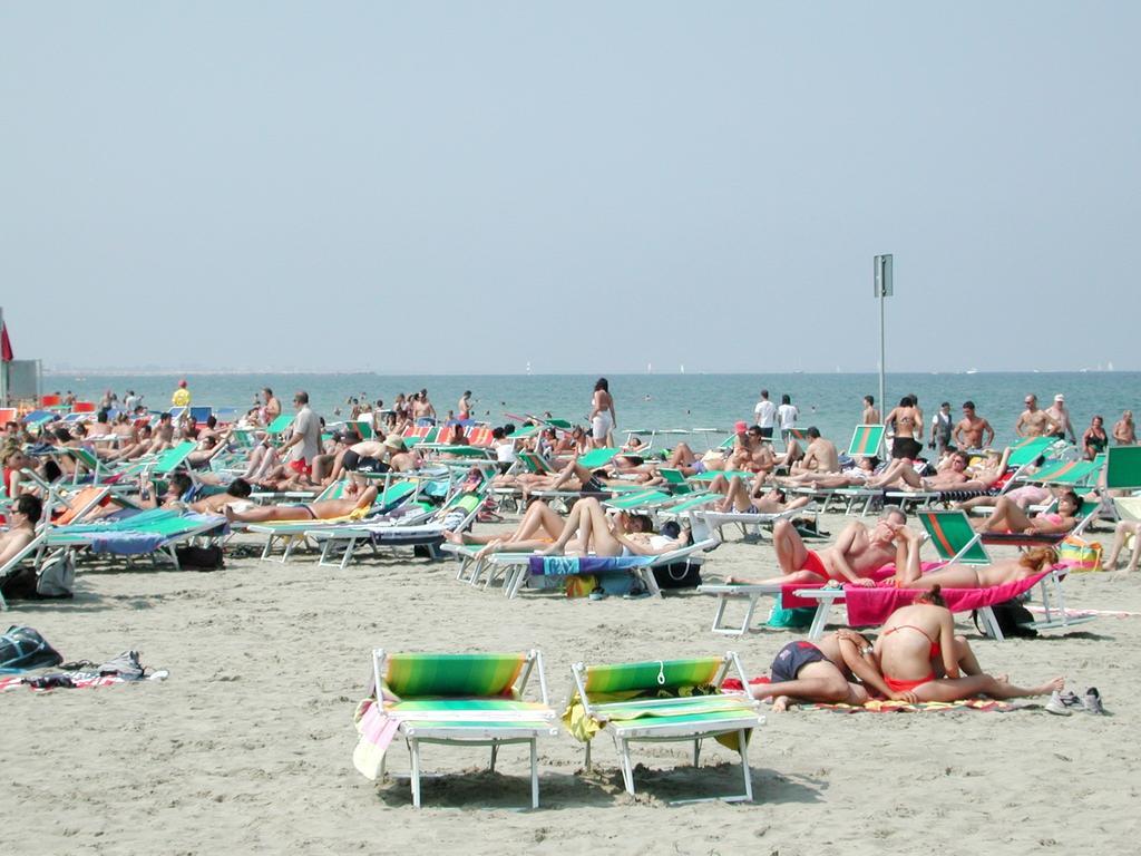 Residenza Holiday Лидо-дельи-Эстенси Экстерьер фото