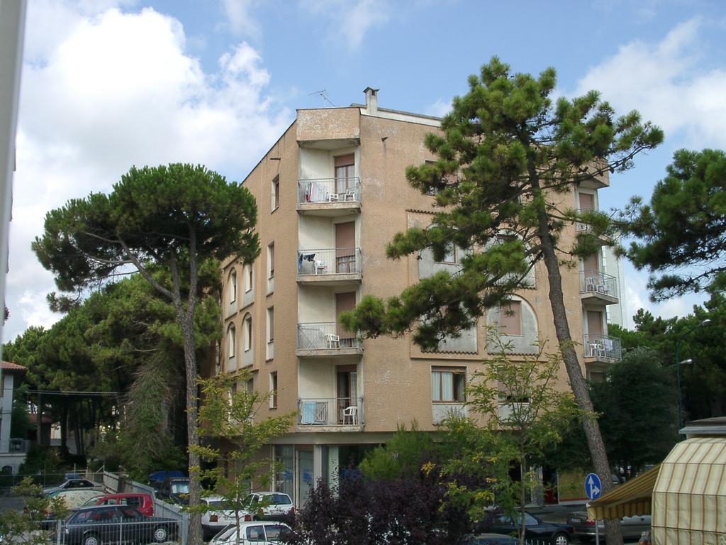 Residenza Holiday Лидо-дельи-Эстенси Экстерьер фото